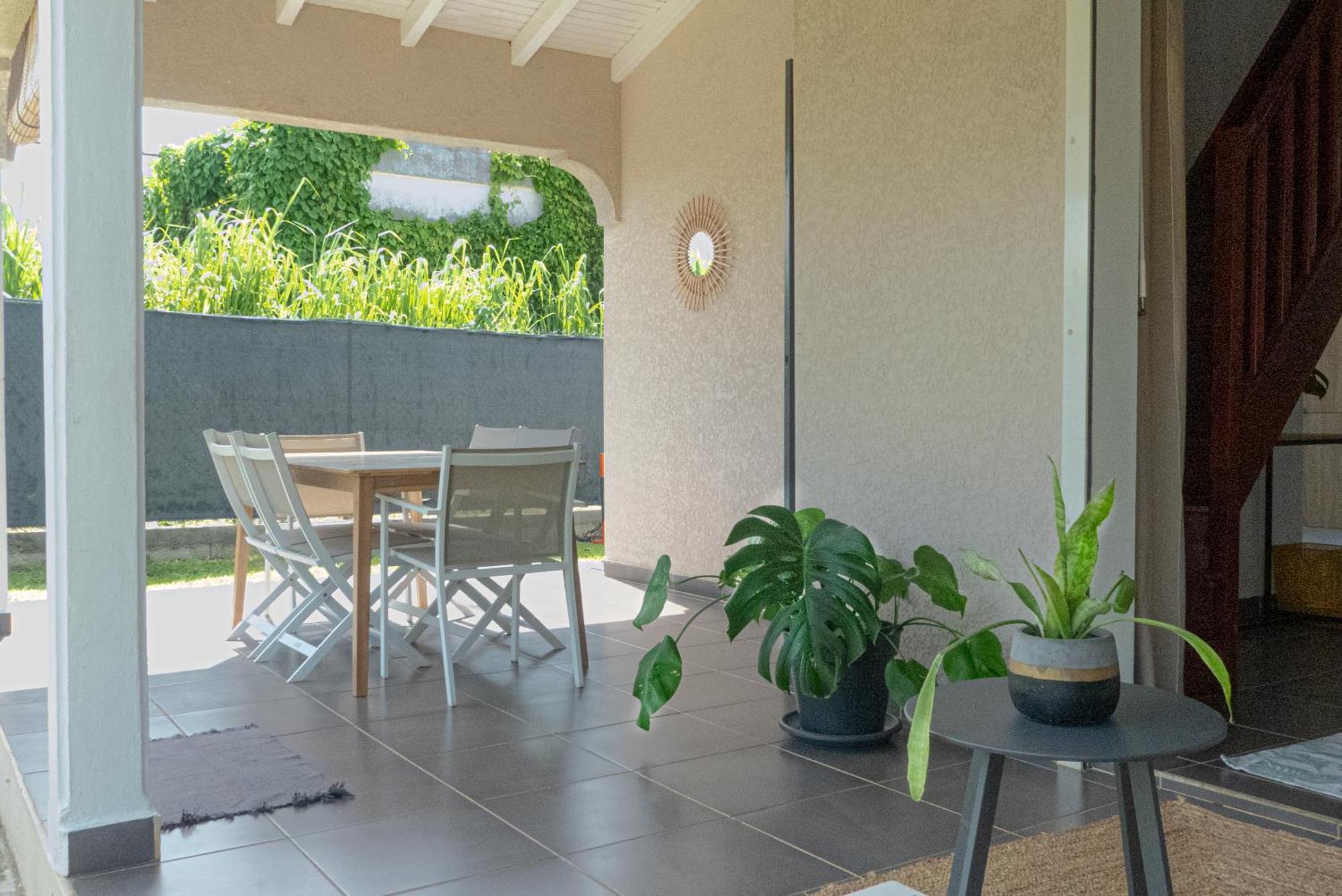 Villa Private House For Vacation, Castel Lamentin Exterior foto